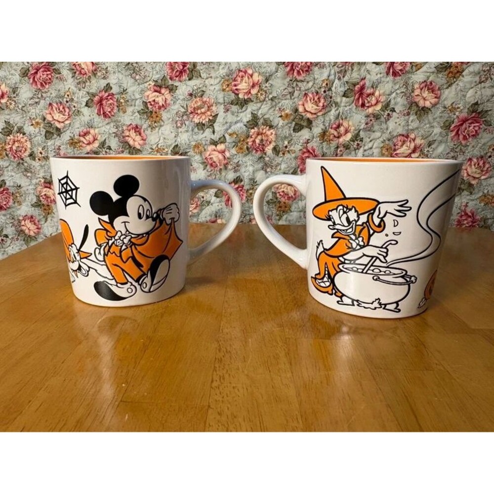 New without tag Disney Halloween mug set